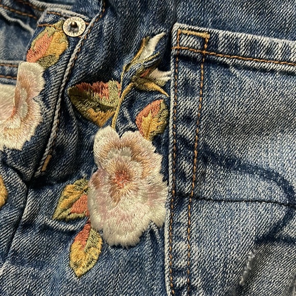 Embroidered festival shorts. 0 - Picture 5 of 9